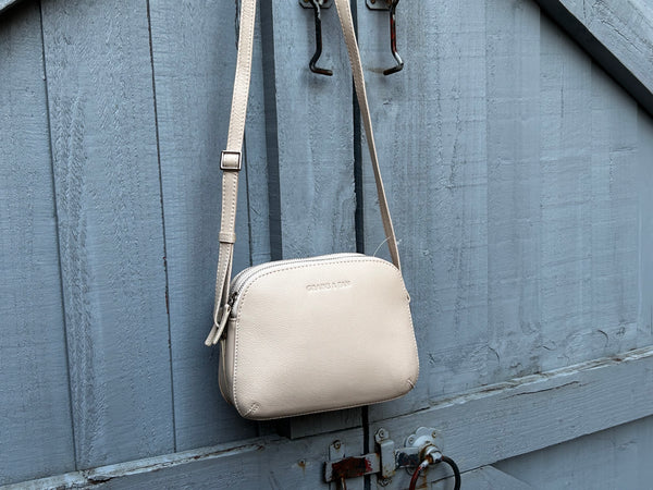 Classic Elegance Crossbody Bag | G&T