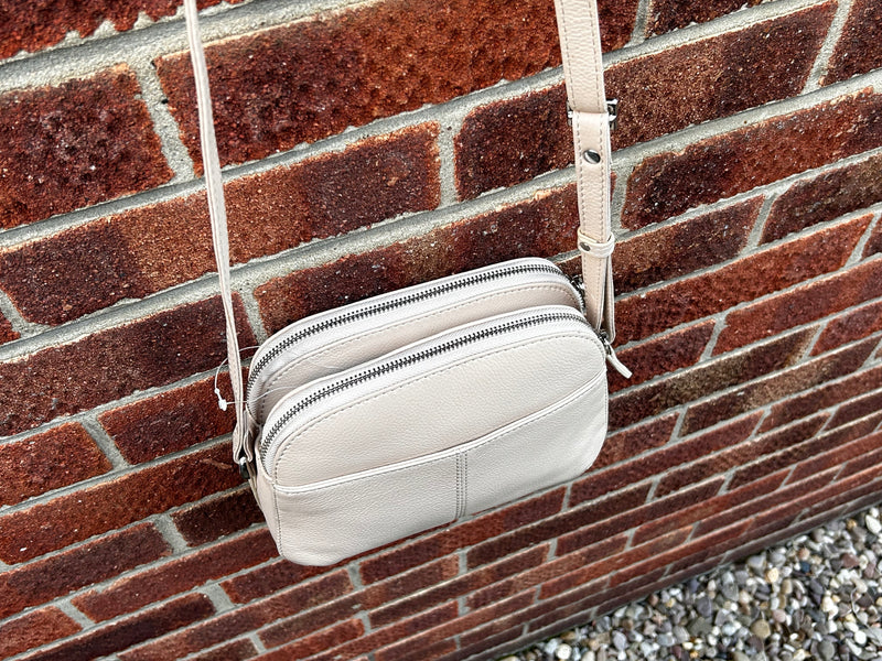 Classic Elegance Crossbody Bag | G&T