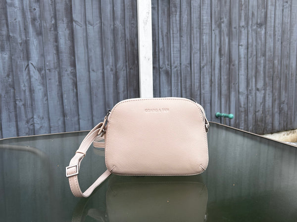 Classic Elegance Crossbody Bag | G&T