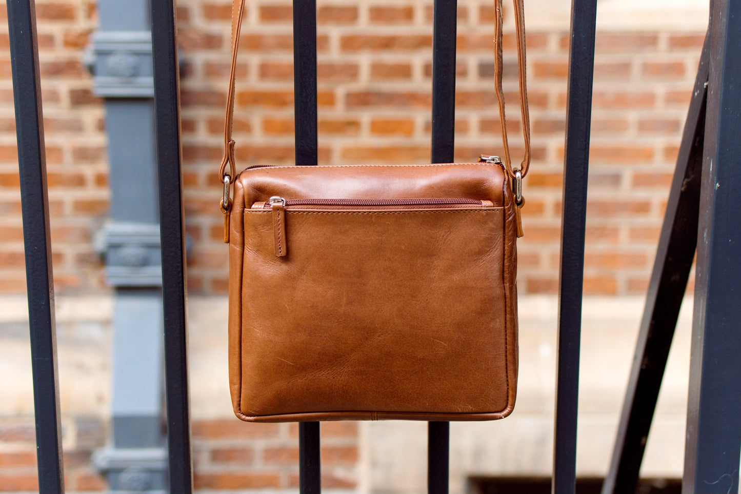 GT-H89: G&T Full-grain Leather Trendy Ladies' Crossbody Bag with Long Adjustable Shoulder Strap